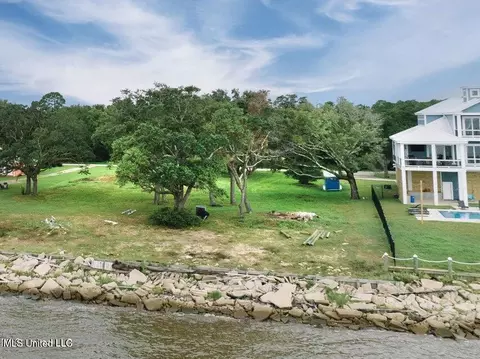 4801 E Belle Fontaine Dr, Ocean Springs, MS 39564