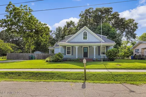 302 Iowa St, Wiggins, MS 39577