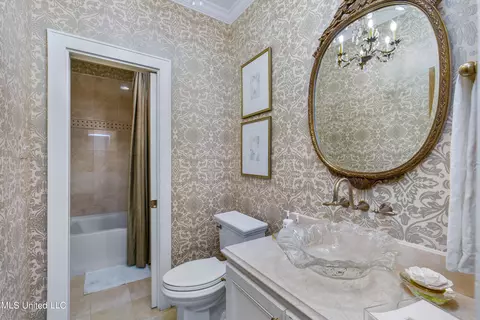Bath - 2055 Heritage Hill Dr, Jackson, MS 39211 photo 3 of 4