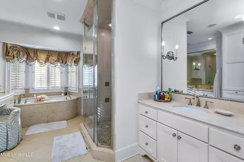 Bath - 2055 Heritage Hill Dr, Jackson, MS 39211 photo 1 of 4
