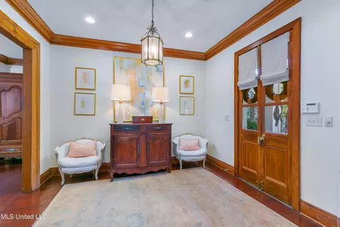 Entry Way - 2055 Heritage Hill Dr, Jackson, MS 39211 photo 2 of 3