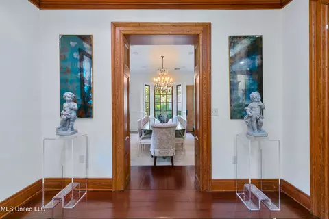 Entry Way - 2055 Heritage Hill Dr, Jackson, MS 39211 photo 3 of 3