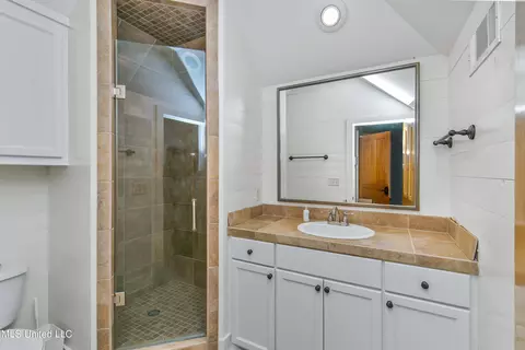 Bath - 2055 Heritage Hill Dr, Jackson, MS 39211 photo 4 of 4