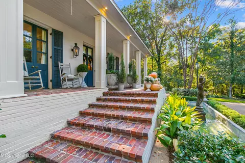 Exterior - 2055 Heritage Hill Dr, Jackson, MS 39211 photo 3 of 15