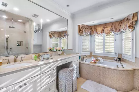 Bath - 2055 Heritage Hill Dr, Jackson, MS 39211 photo 2 of 4