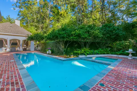 Exterior - 2055 Heritage Hill Dr, Jackson, MS 39211 photo 10 of 15