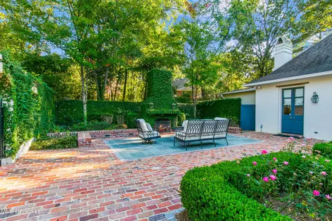 Exterior - 2055 Heritage Hill Dr, Jackson, MS 39211 photo 7 of 15
