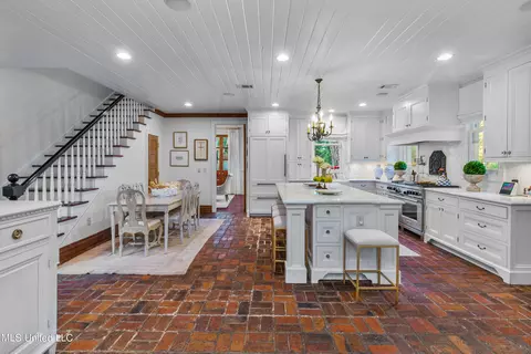 Kitchen - 2055 Heritage Hill Dr, Jackson, MS 39211 photo 1 of 5