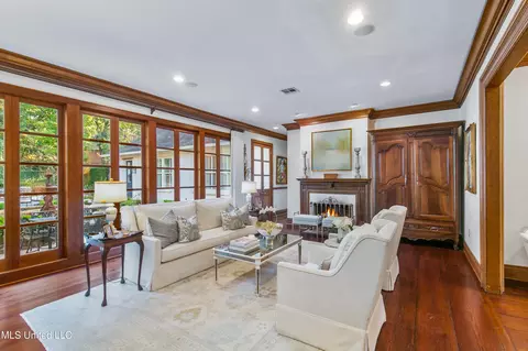 Living - 2055 Heritage Hill Dr, Jackson, MS 39211 photo 1 of 5