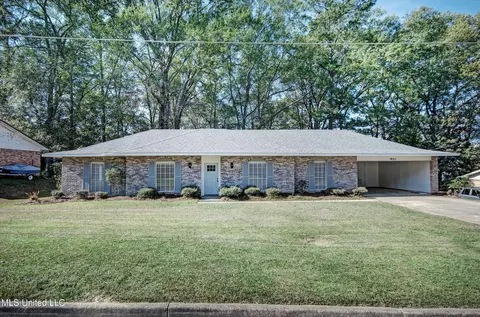 910 Live Oak Dr, Clinton, MS 39056