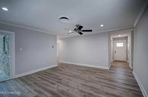 Living - 910 Live Oak Dr, Clinton, MS 39056 photo 2 of 4