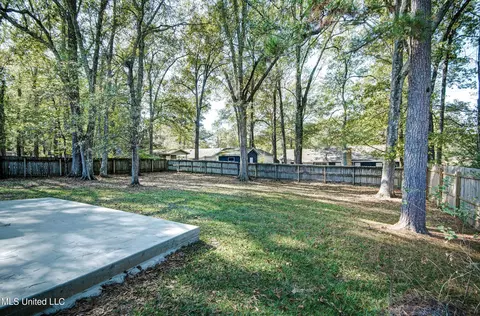 Exterior - 910 Live Oak Dr, Clinton, MS 39056 photo 3 of 3