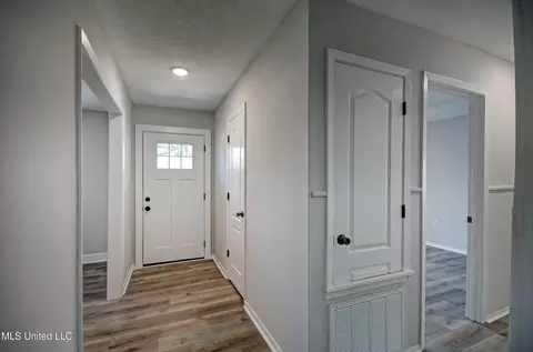 Entry Way - 910 Live Oak Dr, Clinton, MS 39056 photo 1 of 1