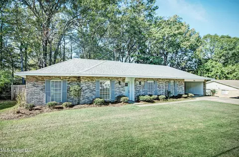 Exterior - 910 Live Oak Dr, Clinton, MS 39056 photo 1 of 3