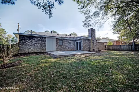 Exterior - 910 Live Oak Dr, Clinton, MS 39056 photo 2 of 3
