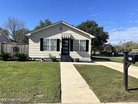 2413 8th St, Pascagoula, MS 39567