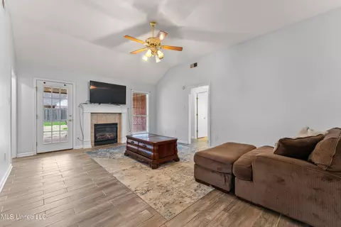 Living - 3143 Quartz Dr, Hernando, MS 38632 photo 1 of 1