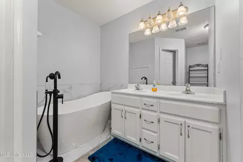 Bath - 3143 Quartz Dr, Hernando, MS 38632 photo 1 of 2