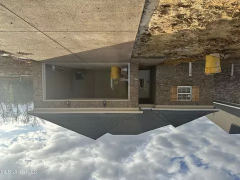 251 Flower Garden Dr, Southaven, MS 38671