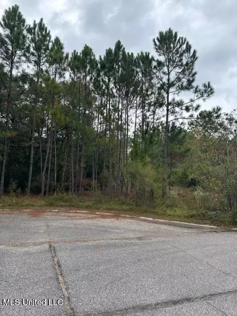 722 Maxine Dr, Long Beach, MS 39560