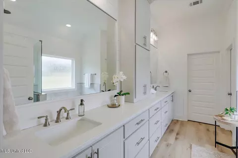 Bath - 961 Mullican Rd, Florence, MS 39073 photo 1 of 4