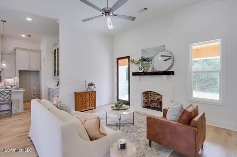 Living - 961 Mullican Rd, Florence, MS 39073 photo 1 of 1