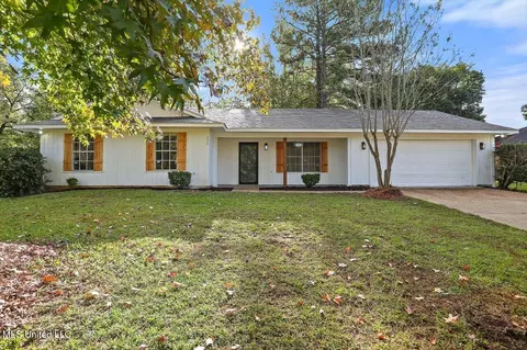 236 Lake Cove Dr, Jackson, MS 39212