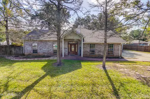 9113 Seahorse Ave, Ocean Springs, MS 39564