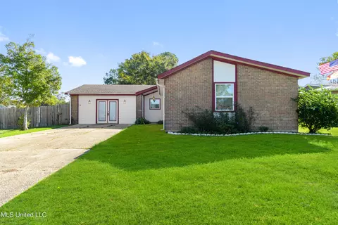 4824 Coventry Dr, Gautier, MS 39553