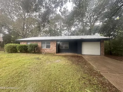 2137 Woodbury Rd, Gautier, MS 39553
