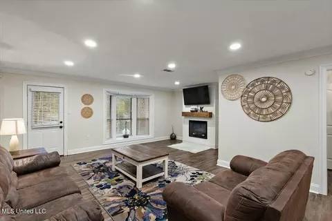 Living - 706 Pinehurst St, Clinton, MS 39056 photo 1 of 1