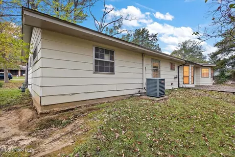 Exterior - 706 Pinehurst St, Clinton, MS 39056 photo 4 of 7