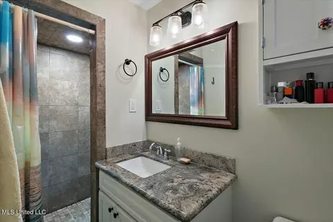 Bath - 706 Pinehurst St, Clinton, MS 39056 photo 1 of 2