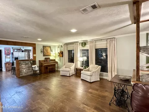 201 W Virginia Dr, Clinton, MS 39056