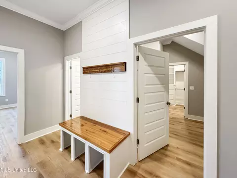 Entry Way - 998 Mullican Rd, Florence, MS 39073 photo 2 of 3