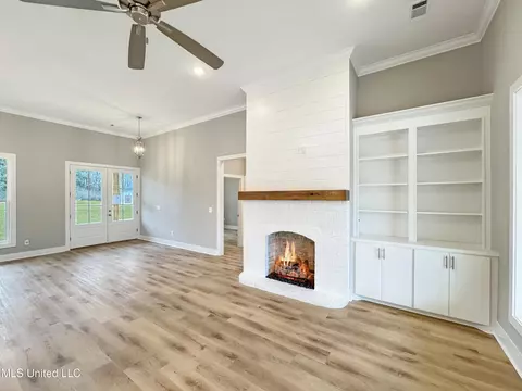 Living - 998 Mullican Rd, Florence, MS 39073 photo 3 of 3