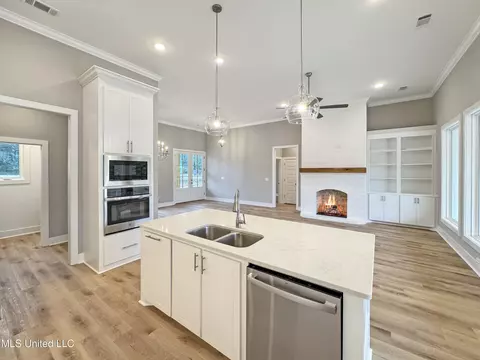 Kitchen - 998 Mullican Rd, Florence, MS 39073 photo 5 of 5