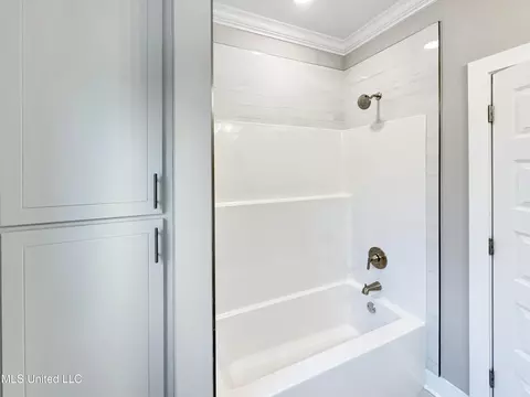 Bath - 998 Mullican Rd, Florence, MS 39073 photo 11 of 12