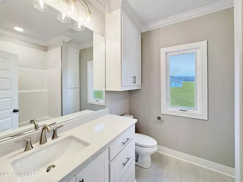 Bath - 998 Mullican Rd, Florence, MS 39073 photo 10 of 12