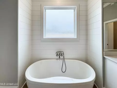 Bath - 998 Mullican Rd, Florence, MS 39073 photo 1 of 12