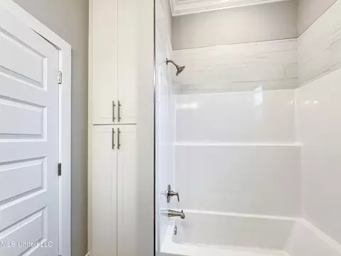 Bath - 998 Mullican Rd, Florence, MS 39073 photo 8 of 12