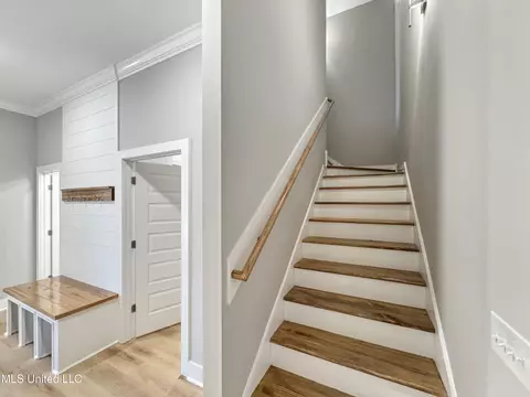 Entry Way - 998 Mullican Rd, Florence, MS 39073 photo 3 of 3