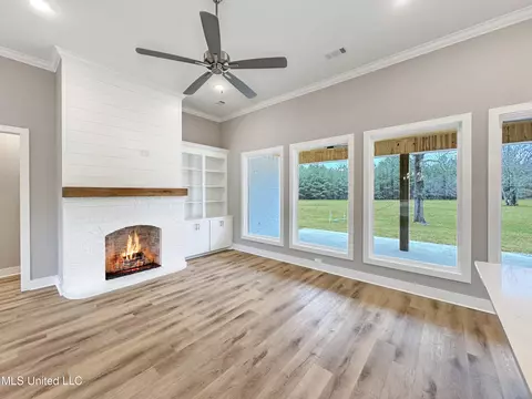 Living - 998 Mullican Rd, Florence, MS 39073 photo 2 of 3