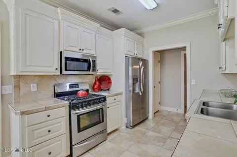 Kitchen - 209 Calhoun Dr, Madison, MS 39110 photo 1 of 4