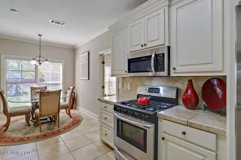 Kitchen - 209 Calhoun Dr, Madison, MS 39110 photo 4 of 4