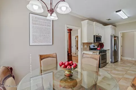 Dining - 209 Calhoun Dr, Madison, MS 39110 photo 3 of 4