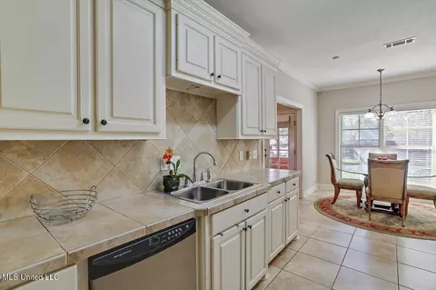 Kitchen - 209 Calhoun Dr, Madison, MS 39110 photo 2 of 4