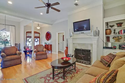 Living - 209 Calhoun Dr, Madison, MS 39110 photo 1 of 3