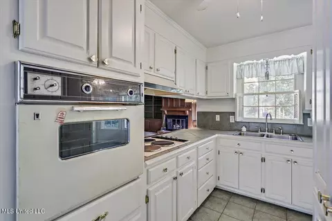 860 Timberlain Dr, Jackson, MS 39211 photo 11