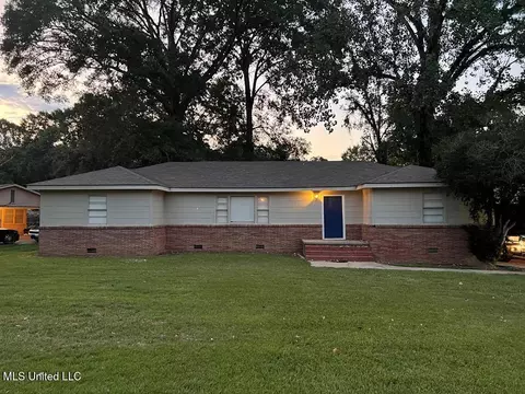 125 Catalpa Dr, Natchez, MS 39120
